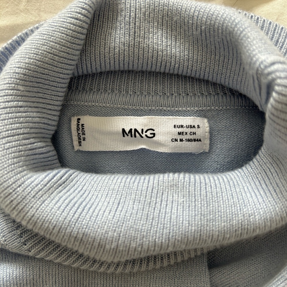Light Blue Turtleneck Short Sleeve Top - Picture 2 of 2